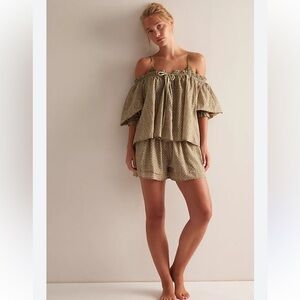 Z276. Free People Brighter Days Lounge Set
Shop Off-Shoulder Two-piece  $98